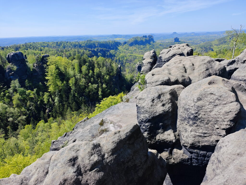 Die Carolafelsen Aussicht Richtung Schrammsteine und Falkenstein