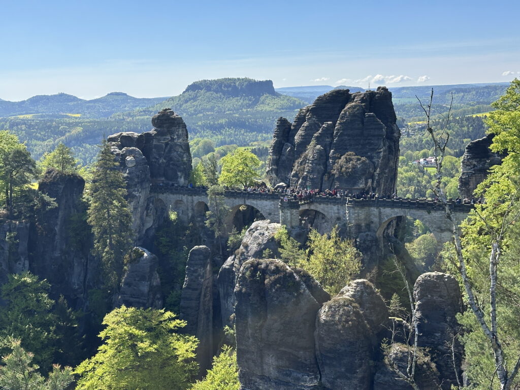 Von der Ferienwohnung kommst du auch schnell zur Bastei mit der berühmten Basteibrücke