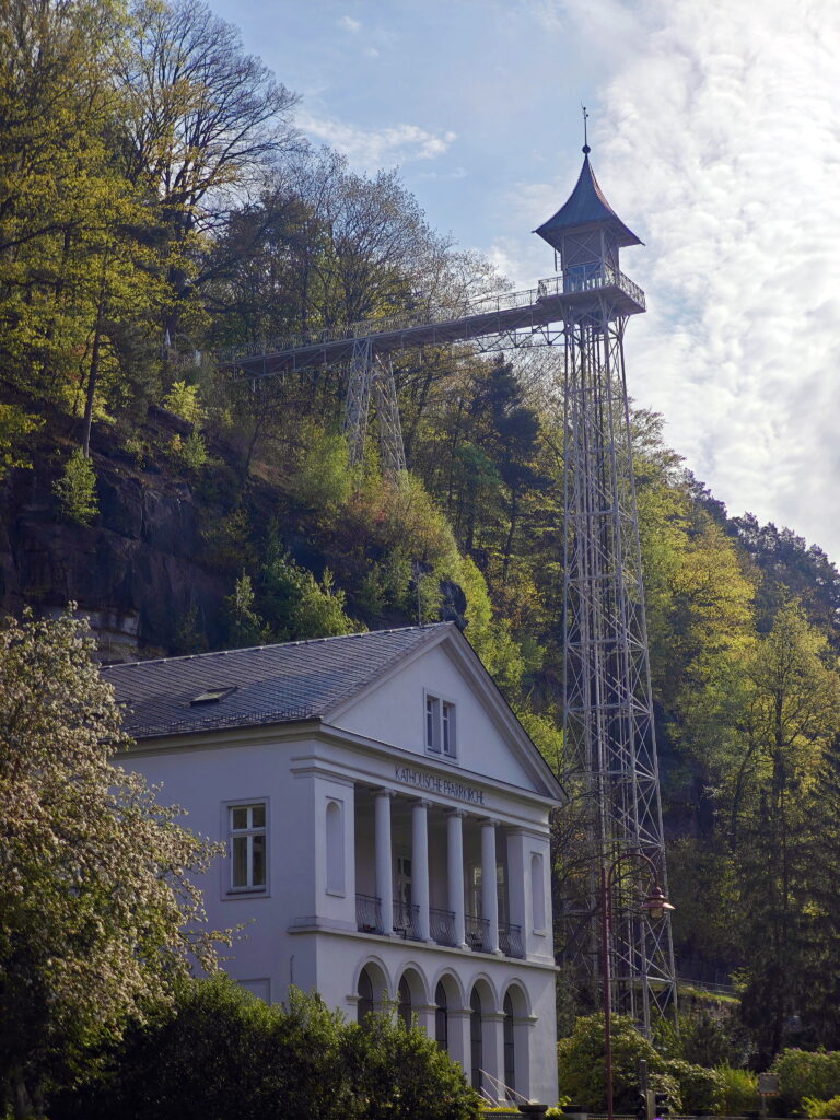 Personenaufzug Bad Schandau mit dem Stahlfachwerkturm